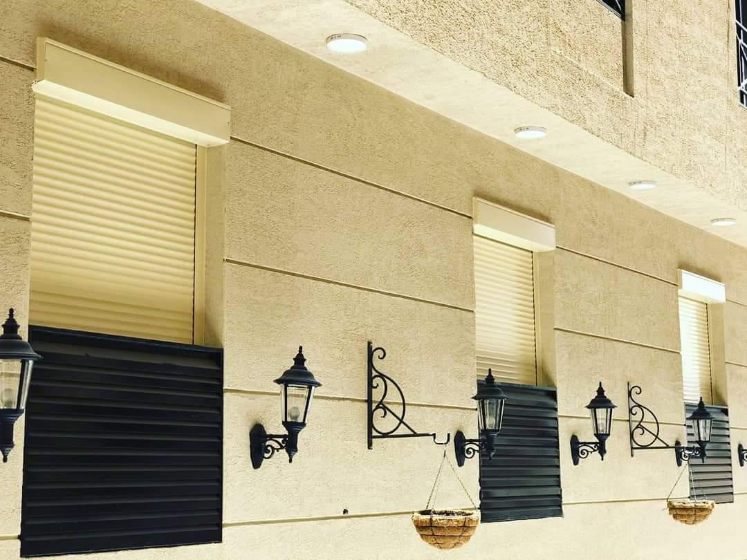 شتر المنيوم بتحكم كهربائي